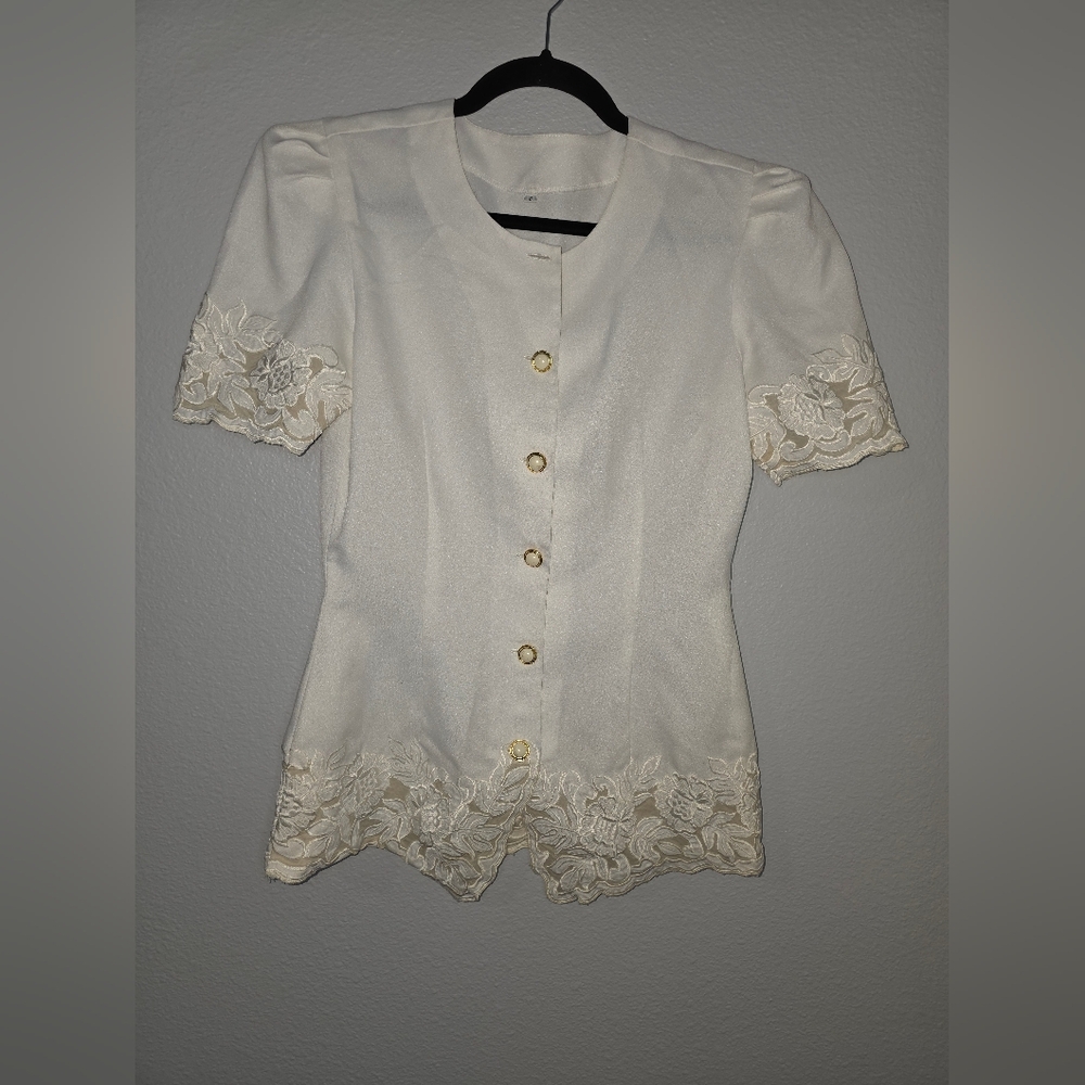 Elegant White Lace Trimmed Women's Top With Skirt Set